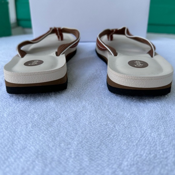 Floopi Zoey NWOT Sandals Thongs Size 11 Flip Flop Brown Tan - Picture 8 of 12